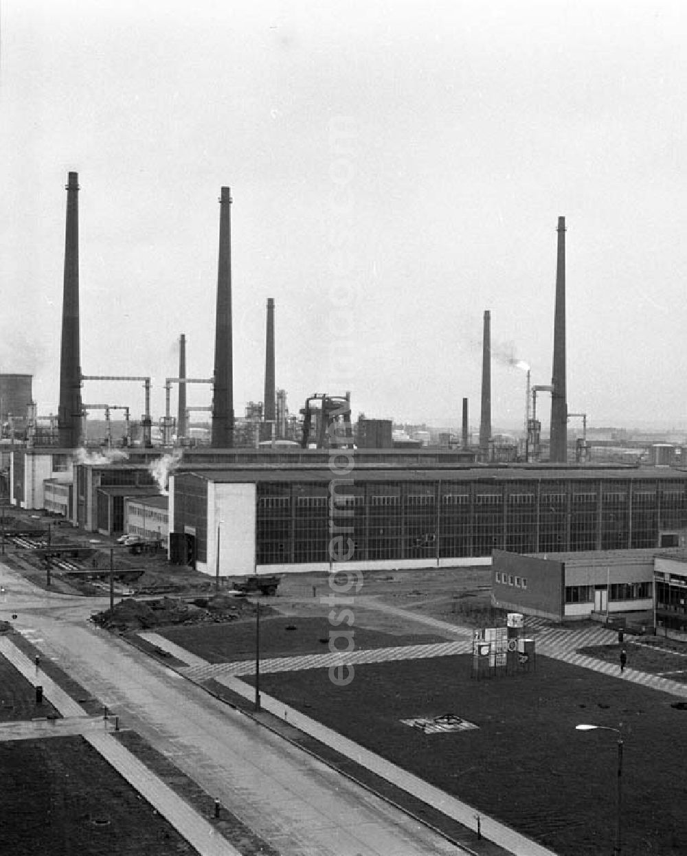 GDR image archive: Schwedt - Dezember 1965 Erdölverarbeitungswerk Schwedt/Oder heute: PCK Raffinerie GmbH, Passower Chaussee 111, 16303 Schwedt/Oder, Tel.: +49 3332 46