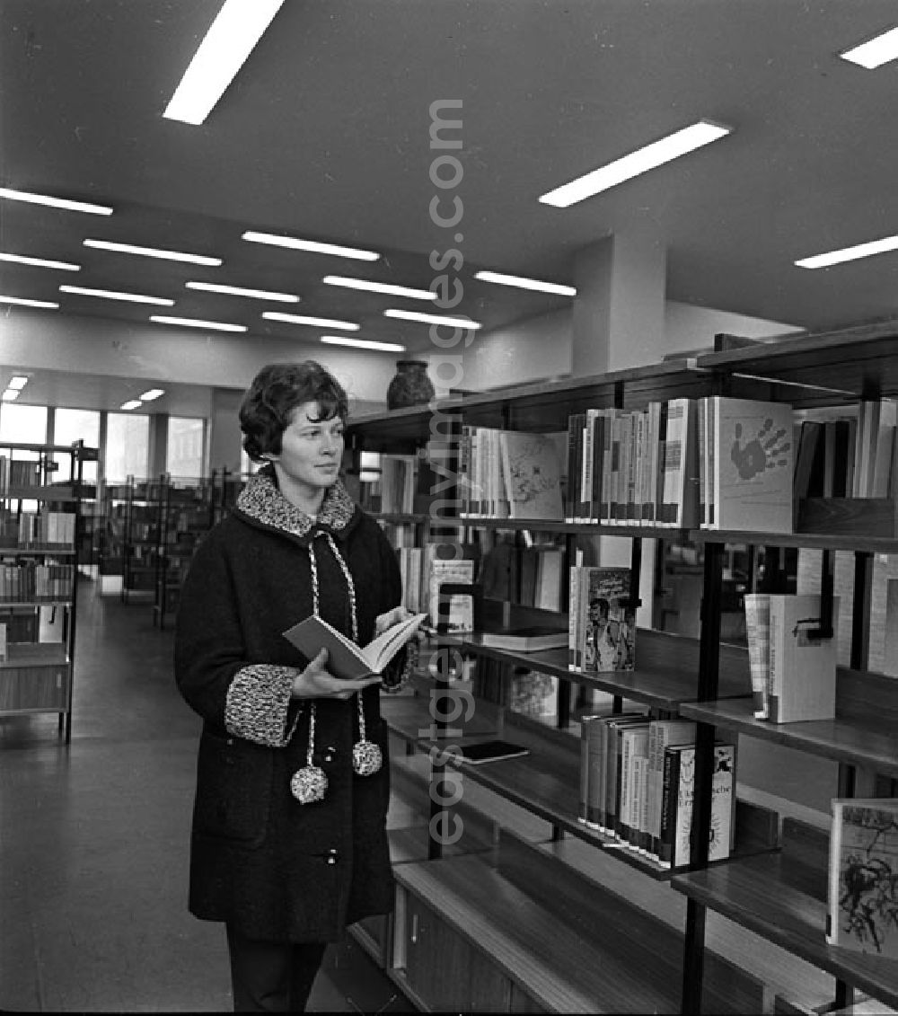 Neubrandenburg: Dezember 1965 Kulturzentrum Neubrandenburg - Bibliothek