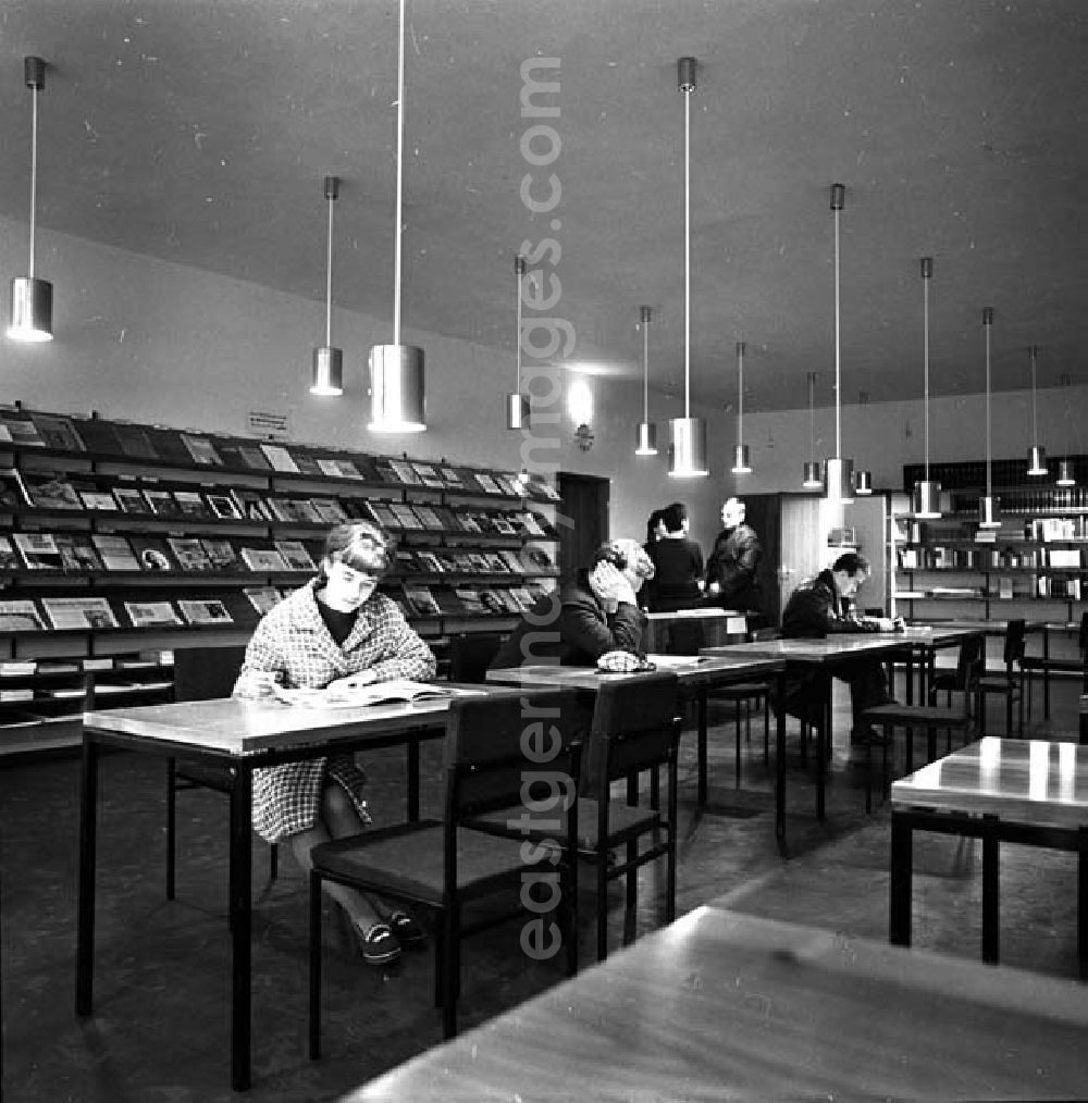 Neubrandenburg: Dezember 1965 Kulturzentrum Neubrandenburg - Bibliothek