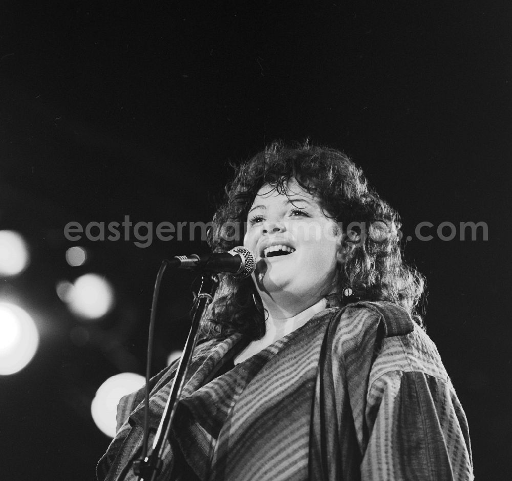 GDR image archive: Berlin - The German jazz musician, singer and actress Pascal von Wroblewsky in Berlin, the former capital of the GDR, German Democratic Republic