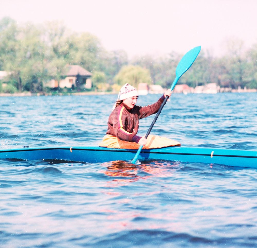 GDR image archive: Beetzsee - The German canoeist Birgit Fischer am Beetzsee in Brandenburg today. 1984 and 1993 Birgit Schmidt. She was a member of the Army Sports clubs forward Potsdam