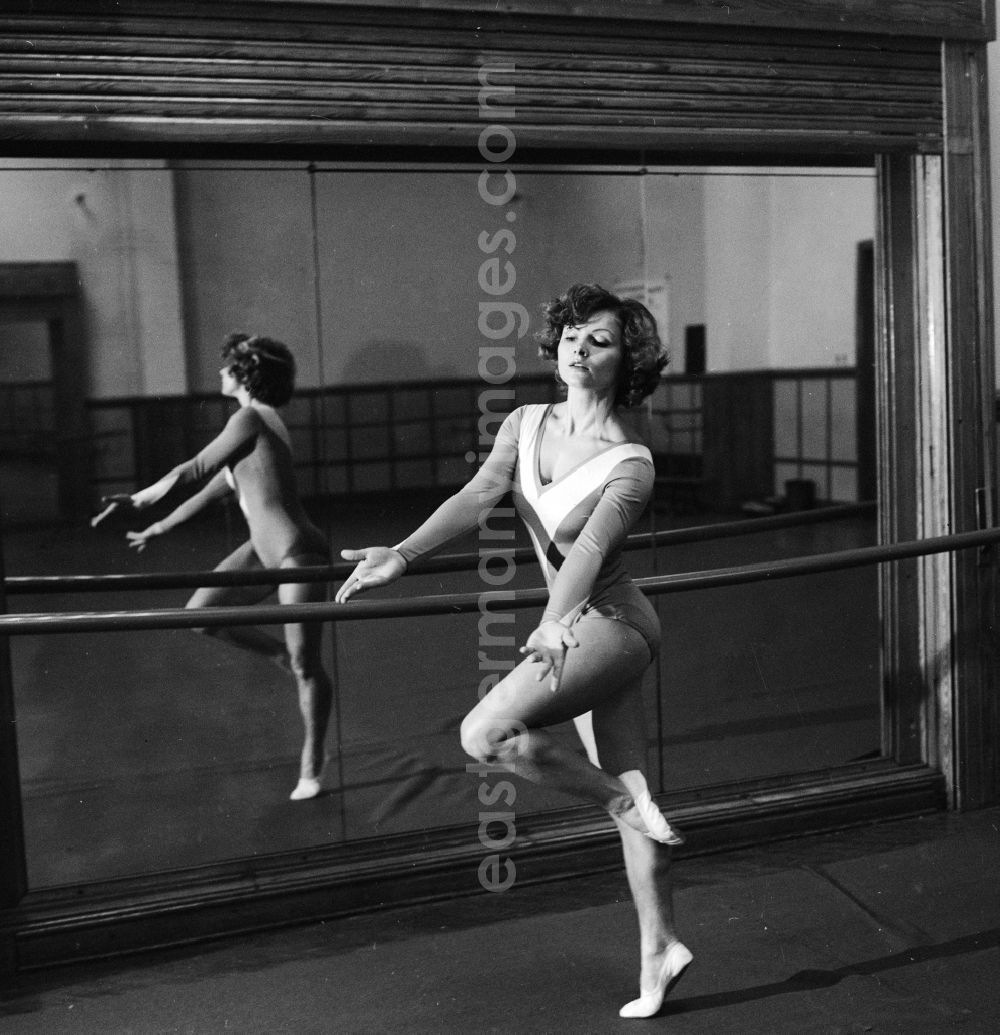 GDR image archive: Leipzig - The former German gymnast Erika Zuchold, née Barth in Leipzig in Saxony today