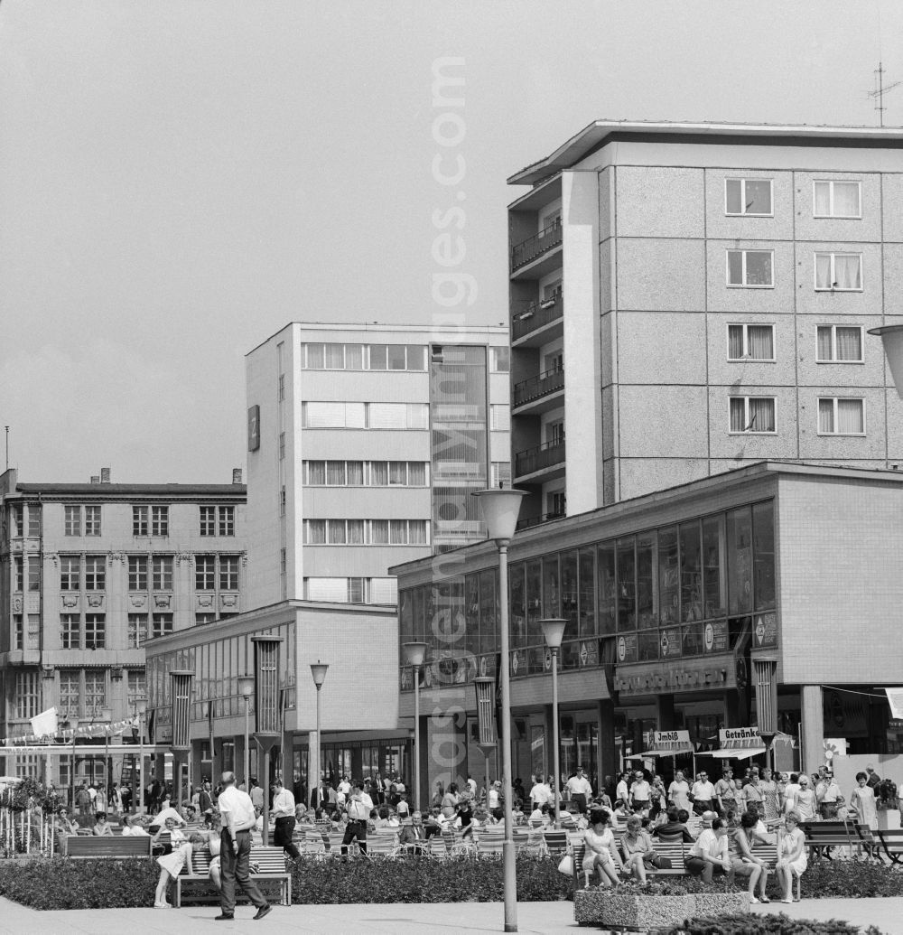 GDR picture archive: Chemnitz - The shopping street Rosenhof in the center of Chemnitz in today's State of Saxony