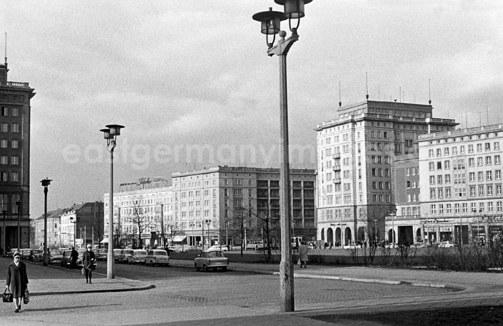 GDR image archive: Magdeburg - The main commercial street of the city of Magdeburg, the Width way. The width of road was the most important and widest road of the city of Magdeburg and was first called for the city fire of 12