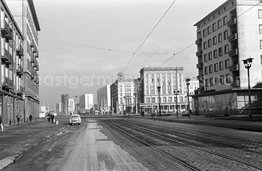 GDR picture archive: Magdeburg - The Magdeburg road Broad Way in Saxony - Anhalt. The width of the road is running in a north-south direction of the main commercial street of the city of Magdeburg. In GDR times the width was way Karl-Marx-Straße. After the turn, he received his earlier name