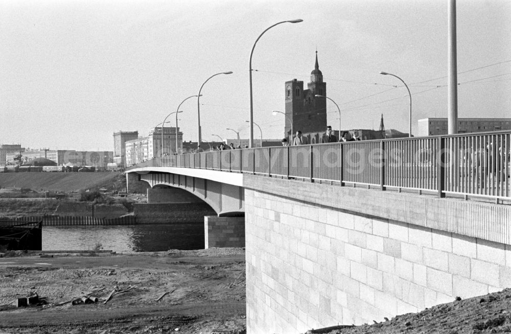 GDR picture archive: Magdeburg - The new river bridge over the river Elbe in Magdeburg connects downtown with the district Werder on the Red Horn peninsula. It was inaugurated in 1965. In the background is the St. John's church