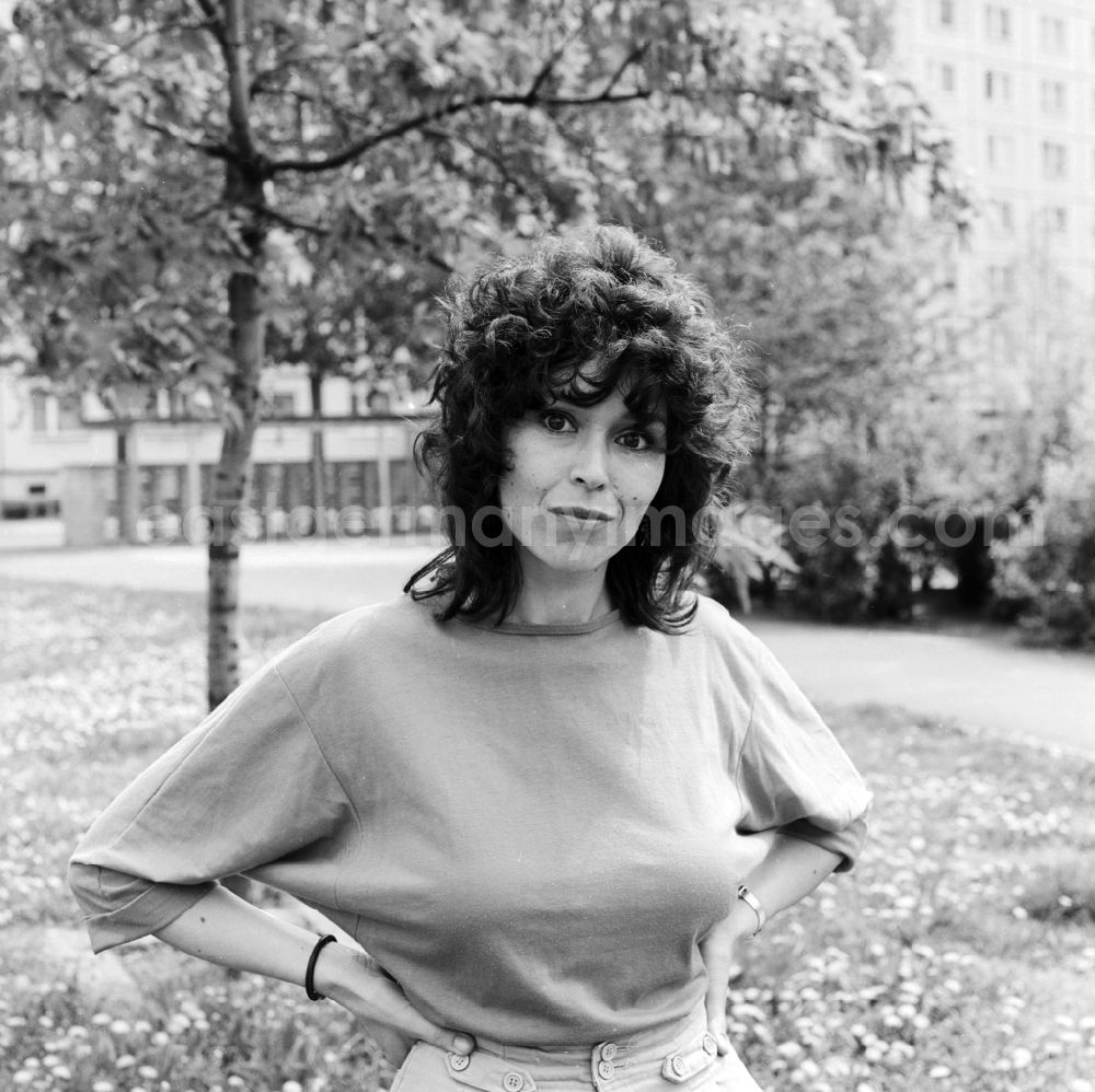 GDR image archive: Berlin - The actress Constanze Roeder in Berlin, the former capital of the GDR, German Democratic Republic