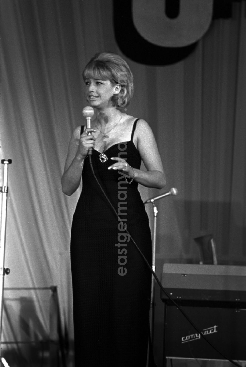 Magdeburg: The swedish pop singer Lill-Babs (Barbro Margareta Svensson) at a show in Magdeburg in Saxony - Anhalt