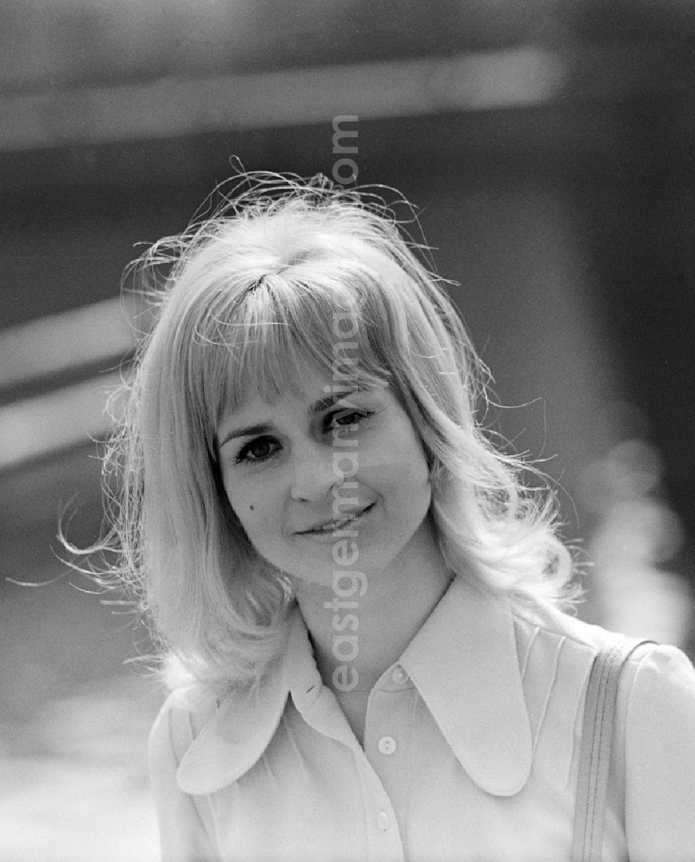 GDR image archive: Berlin - The singer Ilka Lux in Berlin, the former capital of the GDR, German Democratic Republic. Mid-7
