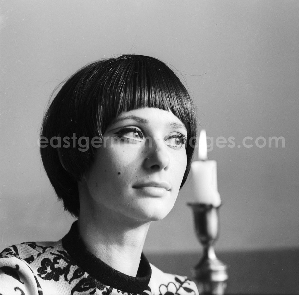 GDR picture archive: Berlin - The Hungarian by birth, Emoeke Poestenyi, is a German solo dancer and choreographer of the German television ballet, to the former television ballet of the GDR, in Berlin, the former capital of the GDR, German democratic republic