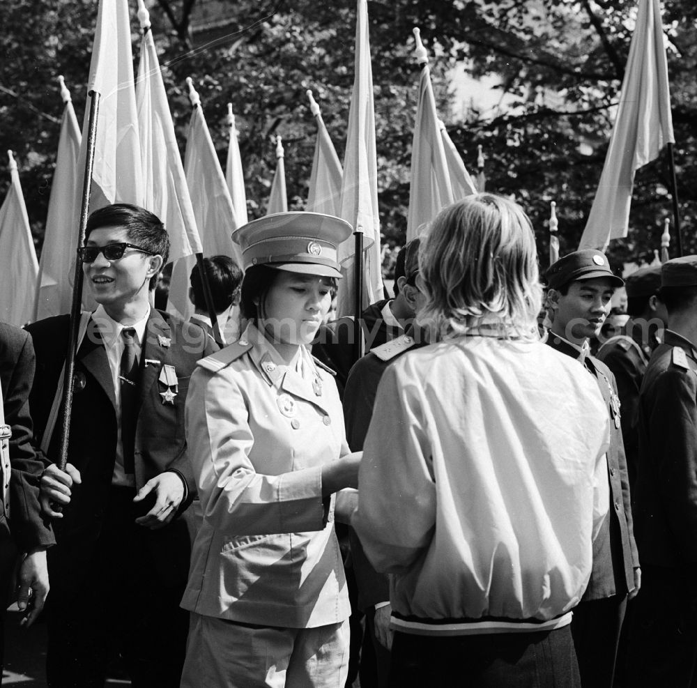 GDR picture archive: Berlin - The 10th World Festival of Youth and Students in Berlin. In the nine-day event about eight million visitors came along with 25.600 visitors from 14