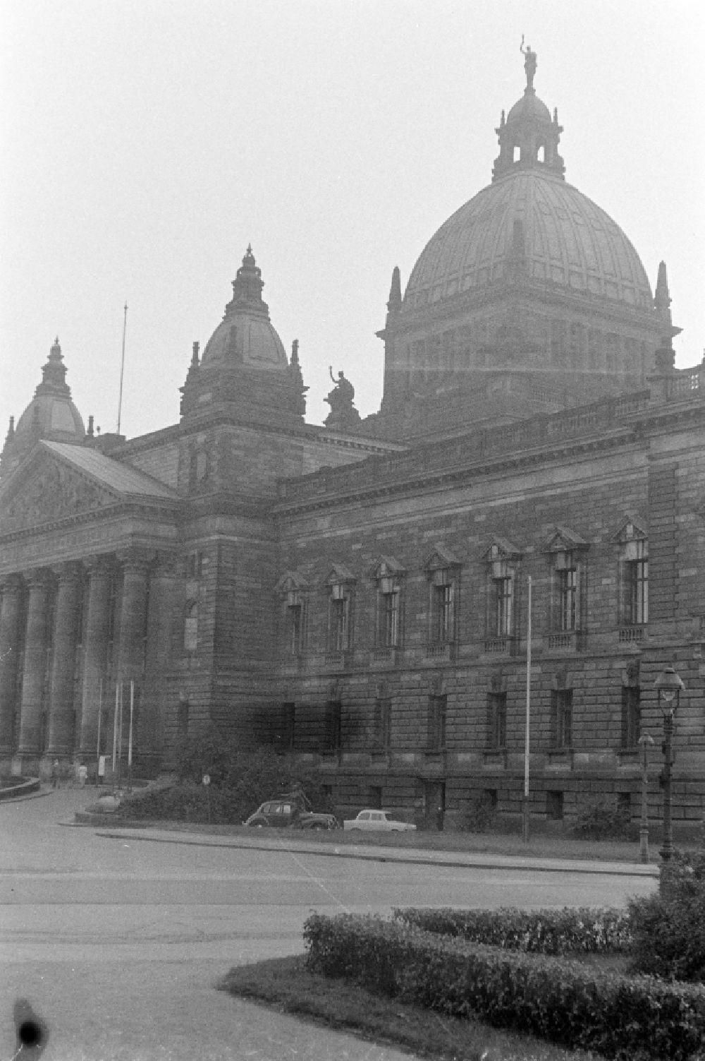 GDR image archive: Leipzig - Museum exhibition of the Dimitroff Museum in the former Reich Court building (today the headquarters of the Federal Administrative Court) on Simsonplatz in the Mitte district of Leipzig, Saxony in the territory of the former GDR, German Democratic Republic