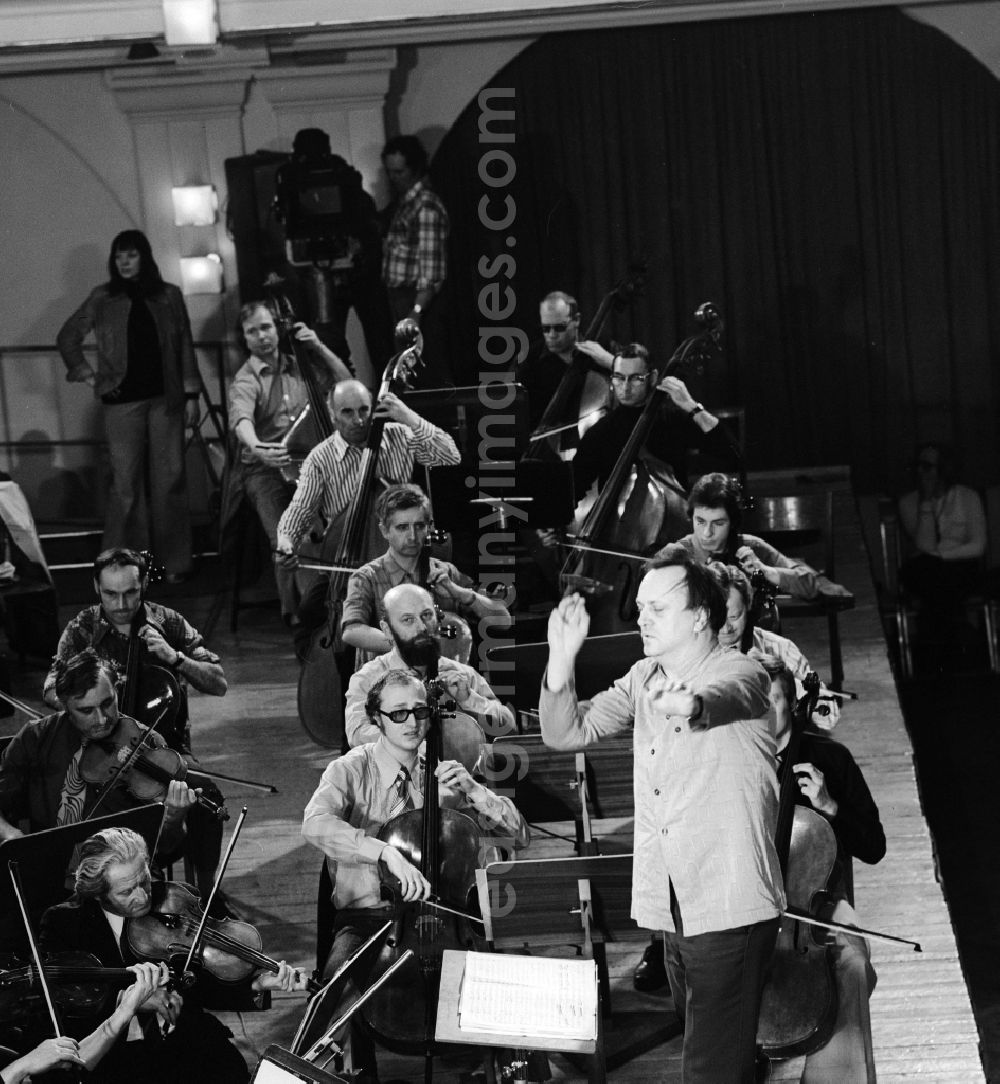 GDR picture archive: Leipzig - Conductor / Gewandhaus Music Director Kurt Masur (1927 - 2