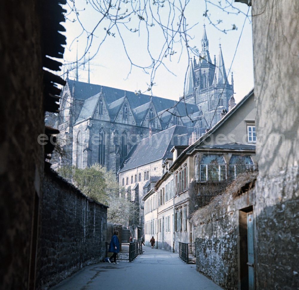 GDR photo archive: Erfurt - The cathedral of Erfurt in the district Altstadt in Erfurt in the state Thuringia on the territory of the former GDR, German Democratic Republic