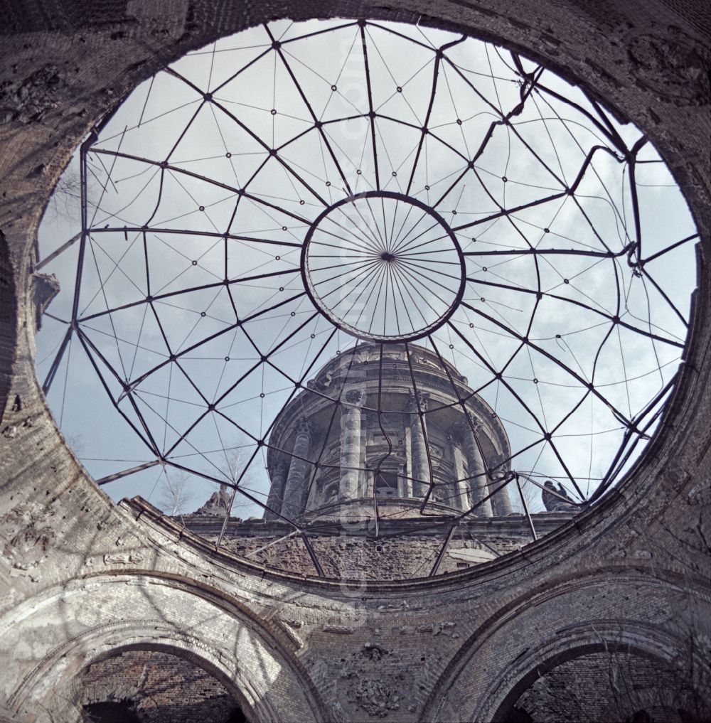 GDR picture archive: Berlin - Cathedral - facade and roof of the sacred building and dome skeleton of the ruins of the German Cathedral in the Mitte district of Berlin East Berlin in the area of ??the former GDR, German Democratic Republic