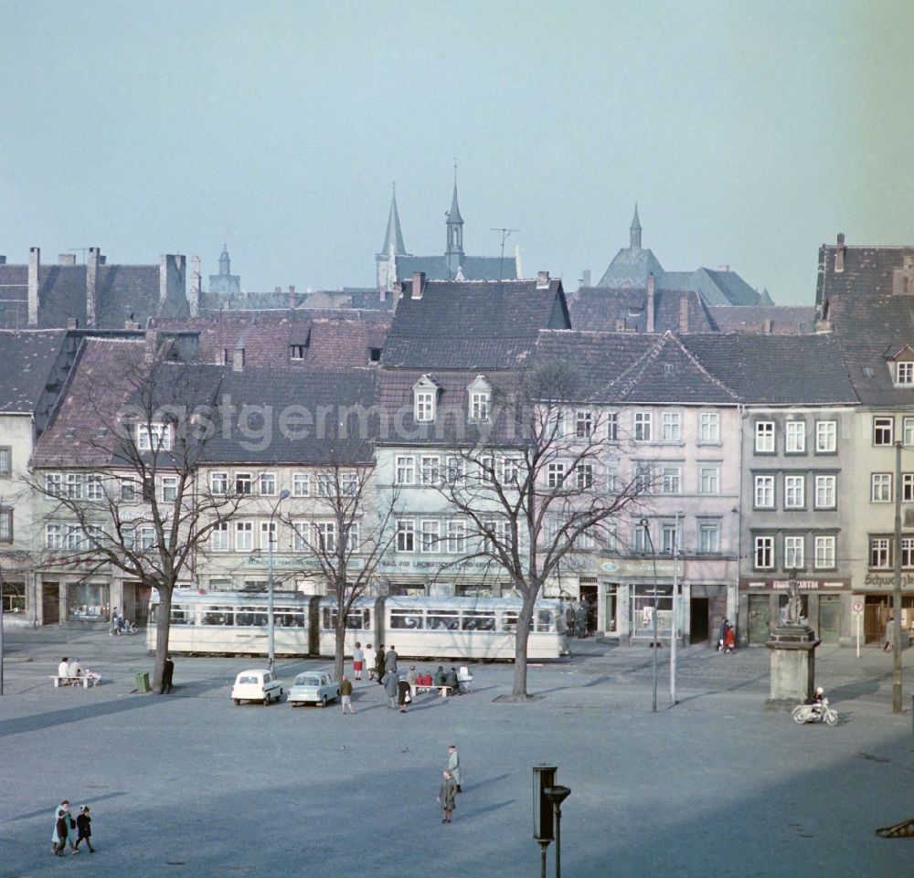 GDR picture archive: Erfurt - Domplatz in the district Altstadt in Erfurt in the state Thuringia on the territory of the former GDR, German Democratic Republic
