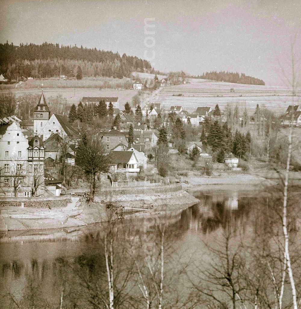 GDR picture archive: Saalburg-Ebersdorf - Village view of Saalburg-Ebersdorf, in the hole of lead dam, in the federal state Thuringia in the area of the former GDR, German democratic republic