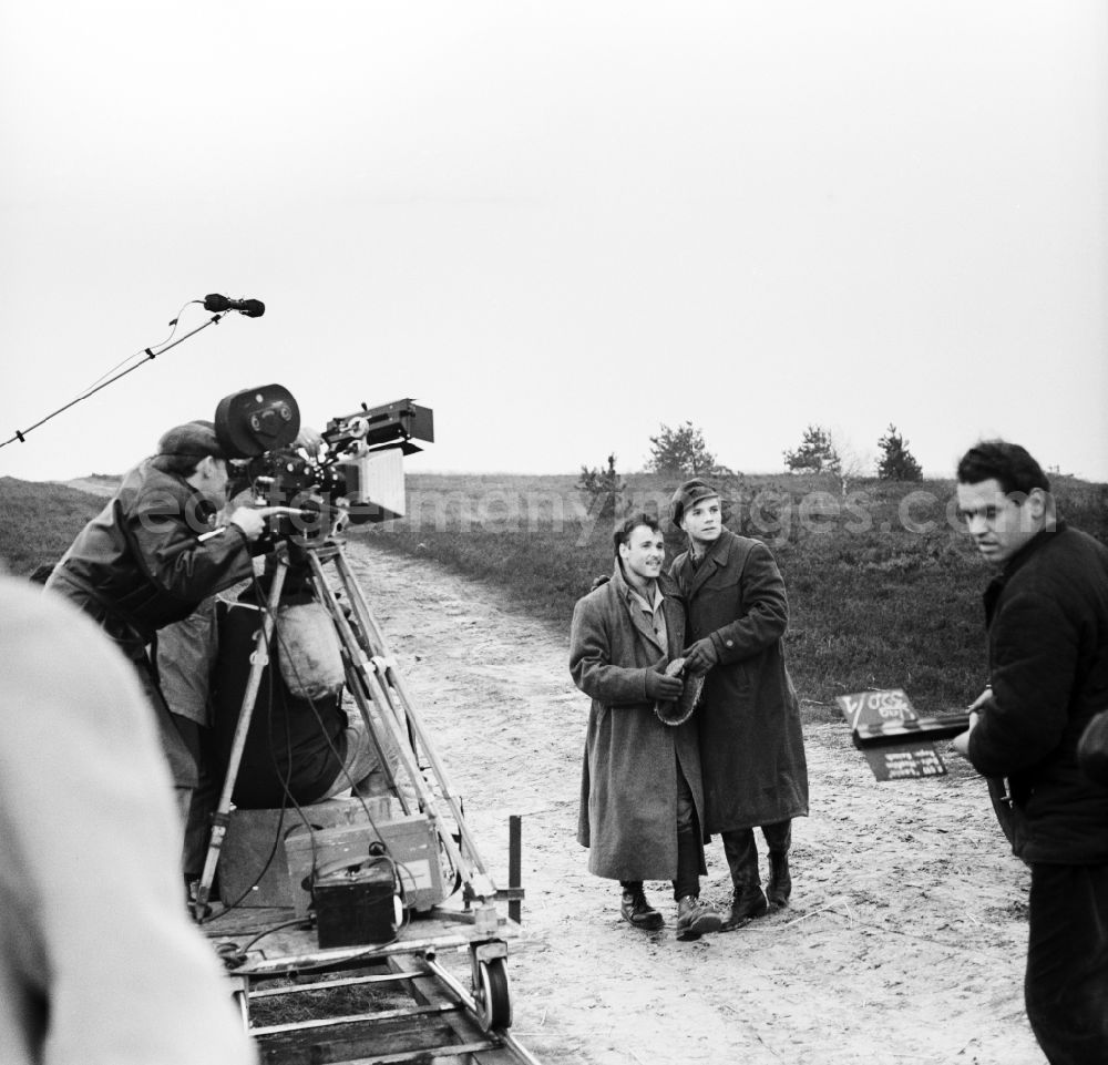 Potsdam: Shooting the feature film En Route to Lenin in Potsdam in Brandenburg on the territory of the former GDR, German Democratic Republic. Filmed in black and white film was produced on the occasion of the 10