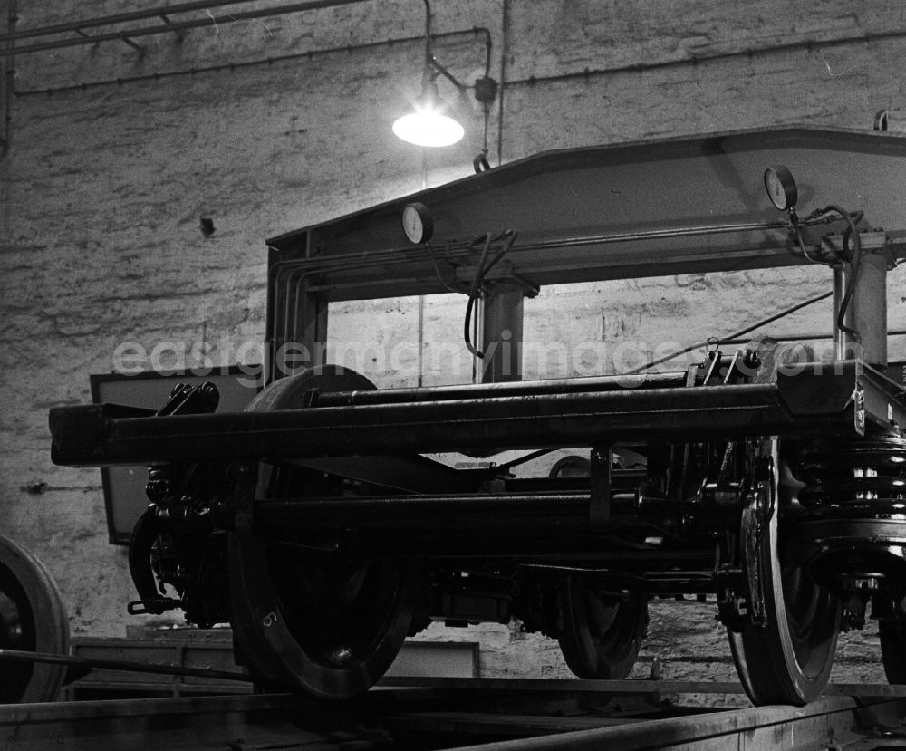 GDR image archive: Halberstadt - New construction of a bogie for reconstruction express train wagons in Halberstadt in the state of Saxony-Anhalt in the area of the former GDR, German Democratic Republic