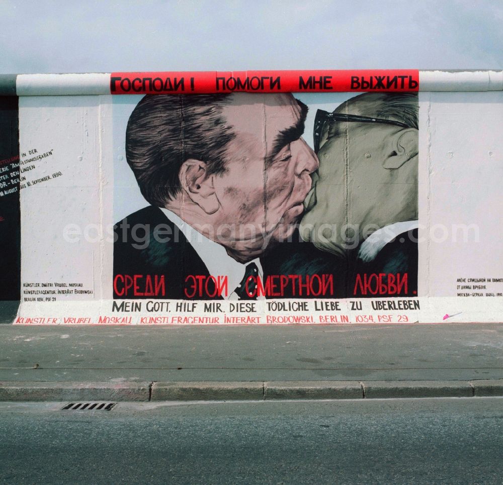 GDR photo archive: Berlin - Picture of the contemporary Russian painter Dmitri Vrubel, Brother Kiss. He became known worldwide through his painting My God, help me to survive this deadly love at the Berlin Wall, the brotherly kiss between Leonid Brezhnev and Erich Honecker