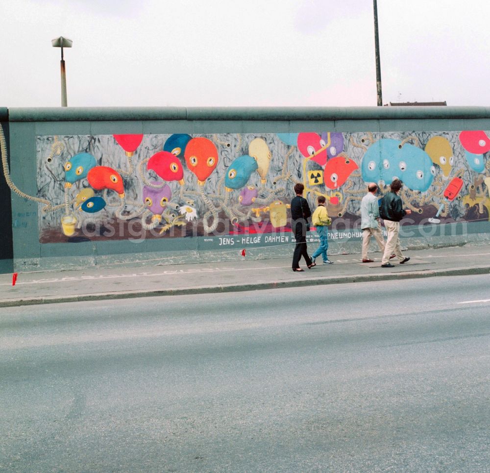 GDR photo archive: Berlin - Picture of the painter Jens-Helge Dahmen Pneumo humanoids on the East Side Gallery in Berlin, the former capital of the GDR, German Democratic Republic