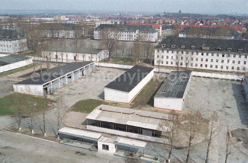 GDR picture archive: Gotha - Blick auf die Hinterlassenschaften der russischen Armee in der ehemaligen Kaserne der Sowjetstreitkräfte in Gotha.