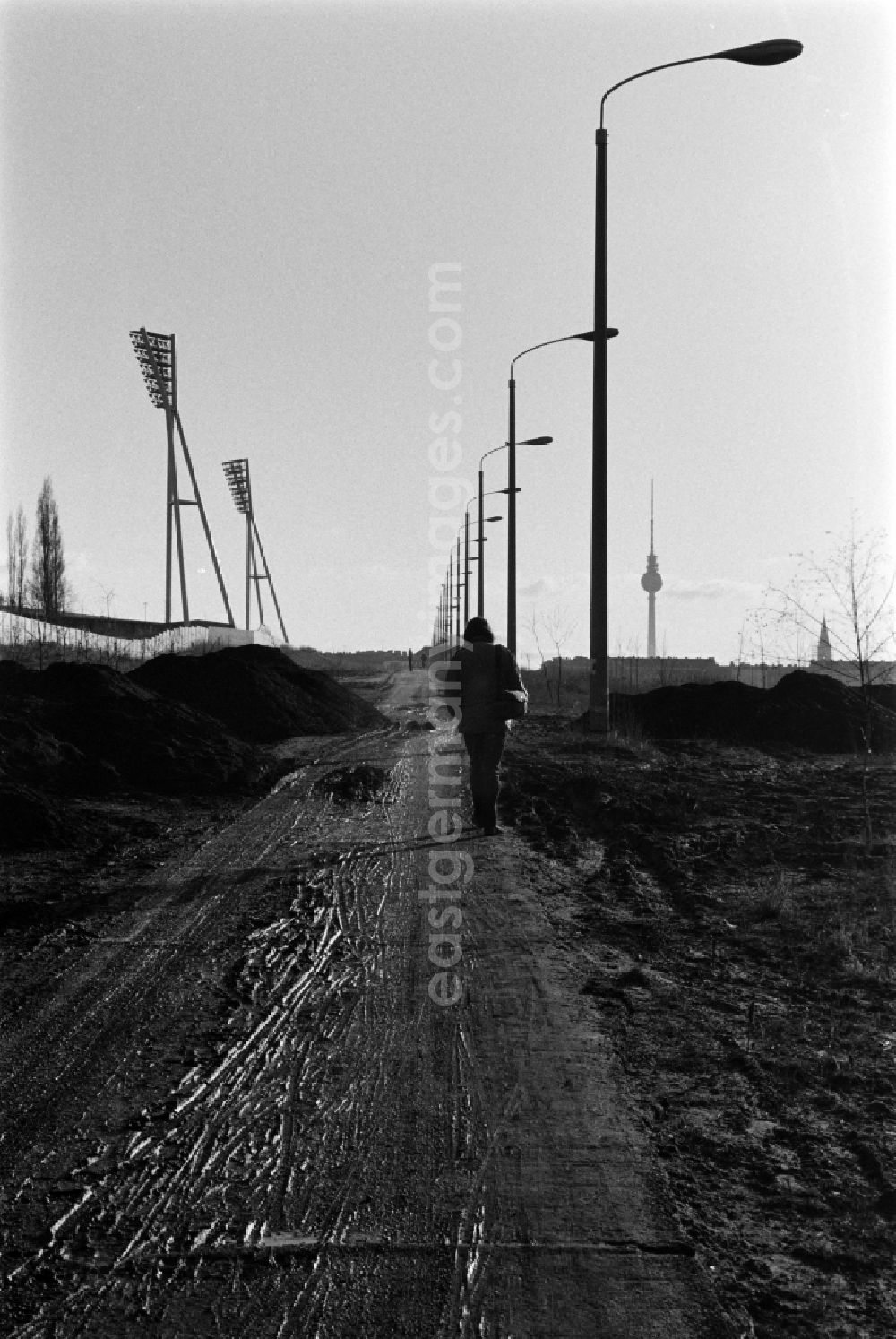 GDR image archive: Berlin - Former course of the Berlin Wall at the Friedrich-Ludwig-Jahn-Sportpark (also Jahnsportpark, Jahn-Sportpark, Jahnstadion or Cantianstadion) in Berlin - Prenzlauer Berg, the former capital of the GDR, German Democratic Republic