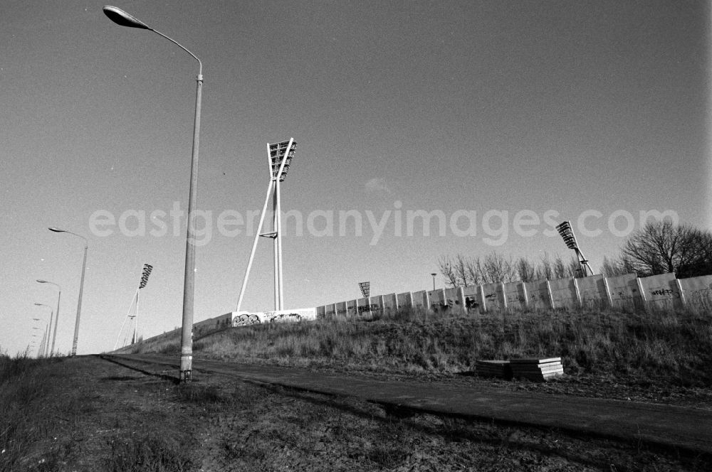 GDR picture archive: Berlin - Former course of the Berlin Wall at the Friedrich-Ludwig-Jahn-Sportpark (also Jahnsportpark, Jahn-Sportpark, Jahnstadion or Cantianstadion) in Berlin - Prenzlauer Berg, the former capital of the GDR, German Democratic Republic