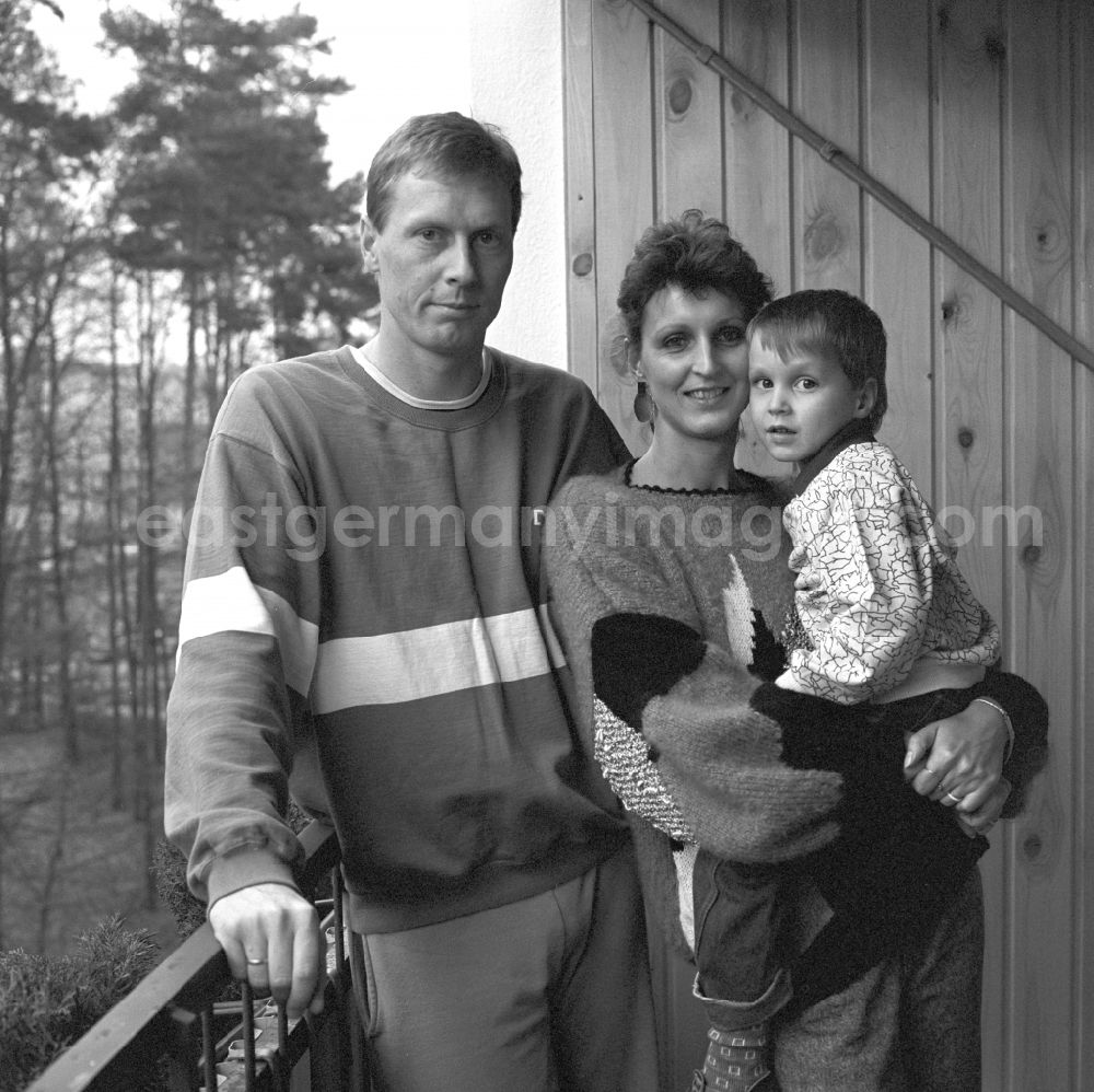 Magdeburg: Former swimmer and coach in the DDR, Lutz Wanja, with his wife Barbara Krause and son Robert in Magdeburg in today's federal state of Saxony-Anhalt