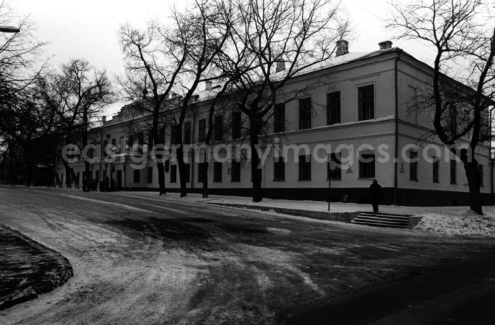 GDR image archive: Uljanowsk - Das Uljanowsker Gymnasium. Im alte Haus war ehemalige Knabengymnasium (jetzt - ein Museum). Hier 1879-1887 lernte W. I. Uljanow/Lenin. (