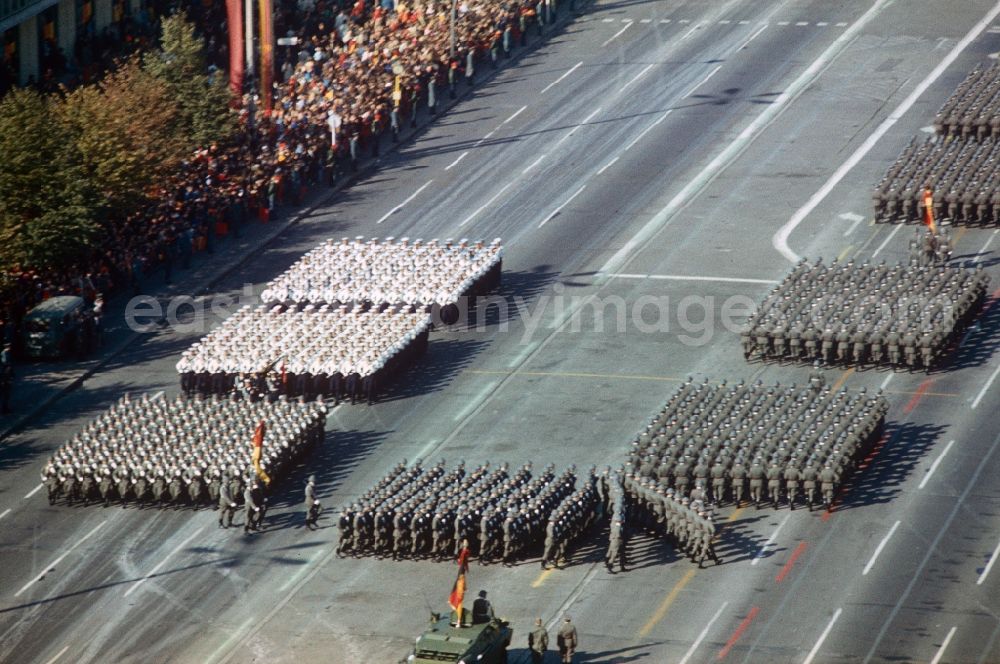 GDR image archive: Berlin - Honour parade of the NVA on the 3