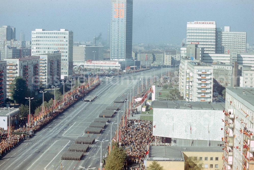 GDR photo archive: Berlin - Honour parade of the NVA on the 3