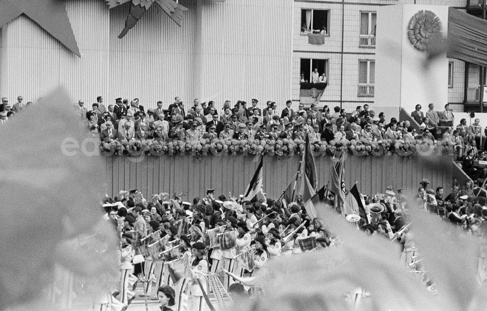 Berlin: Grandstand of honour for the fighting and holiday of 1 May in Berlin, the former capital of the GDR, German Democratic Republic