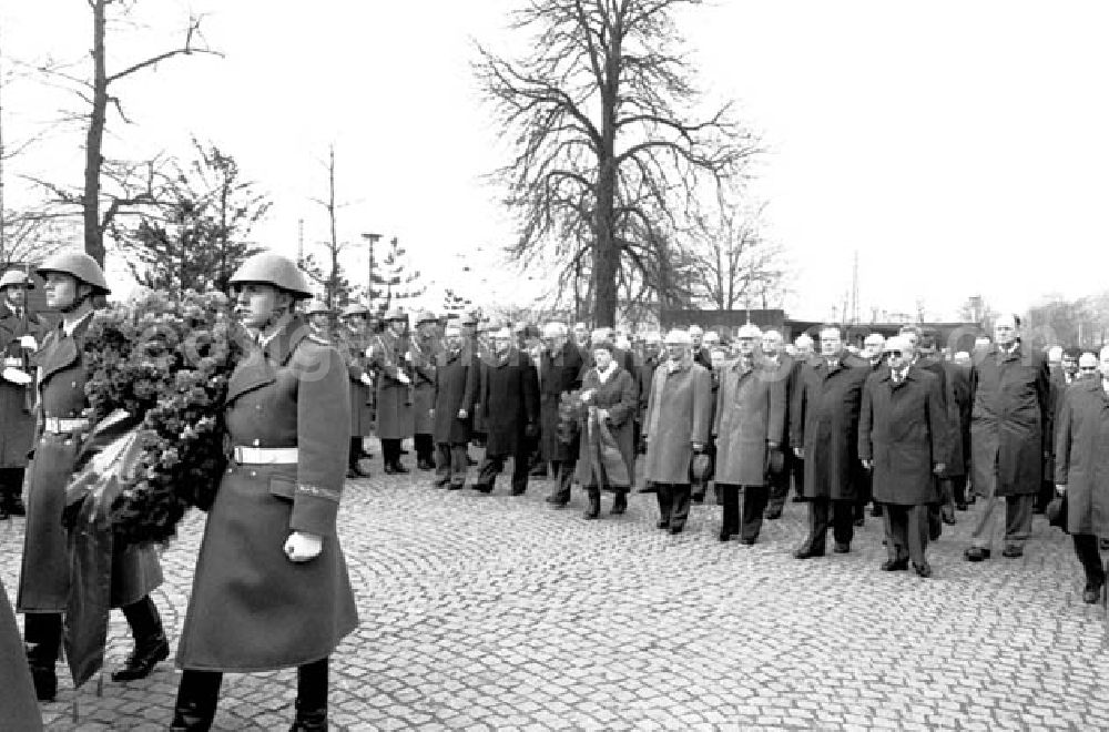 GDR picture archive: Berlin - 15.04.1986 Ehrung zum 10