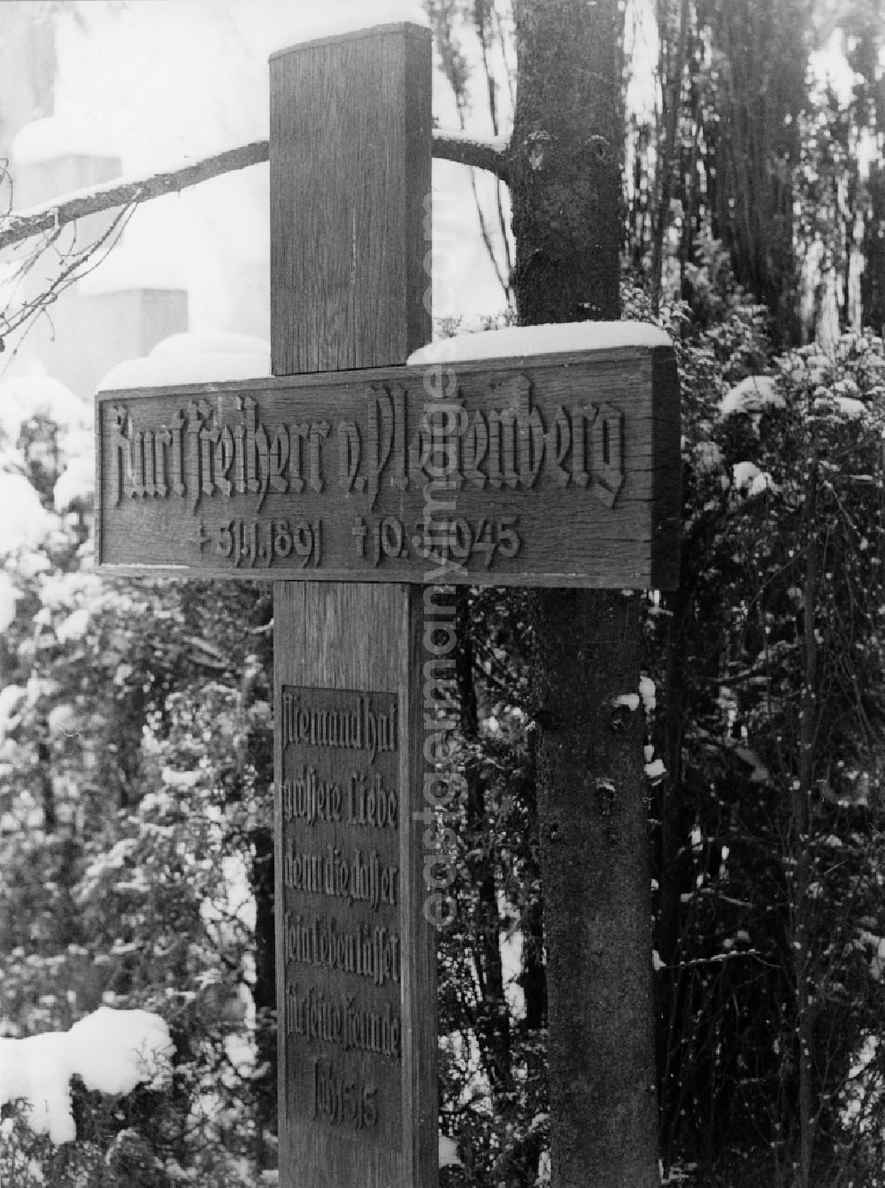 GDR image archive: Potsdam - Cross for Kurt Freiherr von Plettenberg on the Bornstedter Cemetery in Potsdam in East Germany