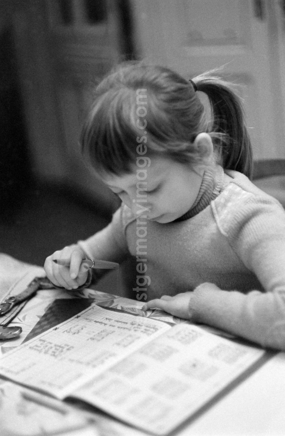 Berlin: A young girl is doing her homework in Berlin Eastberlin on the territory of the former GDR, German Democratic Republic