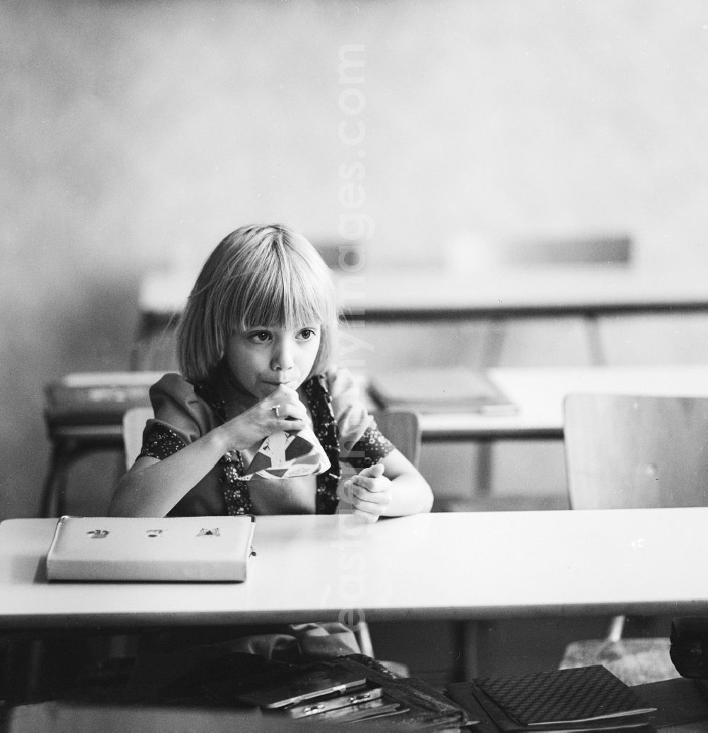 Berlin: A child drinks milk in the break at school her milk, in Berlin. In the morning break, there was the famous breakfast milk. The choice was between vanilla milk, chocolate milk or strawberry milk