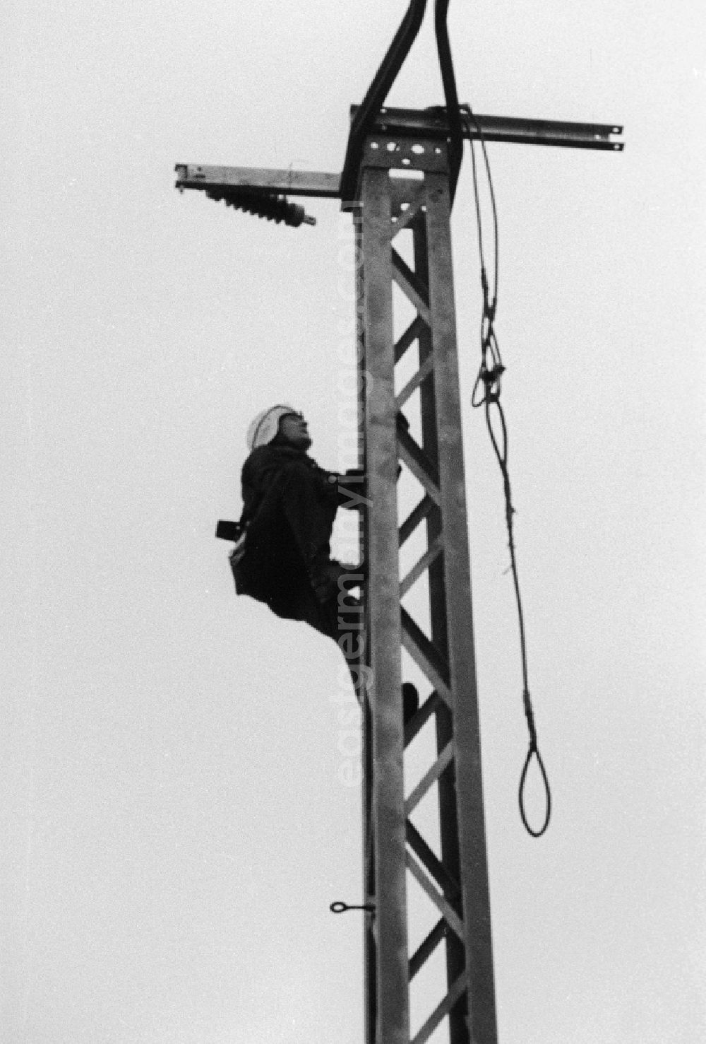 GDR picture archive: Seddiner See - An employee of the German national railway mounts to driving poles in the railway station Seddin the direction in Seddiner See in the federal state Brandenburg in the area of the former GDR, German democratic republic