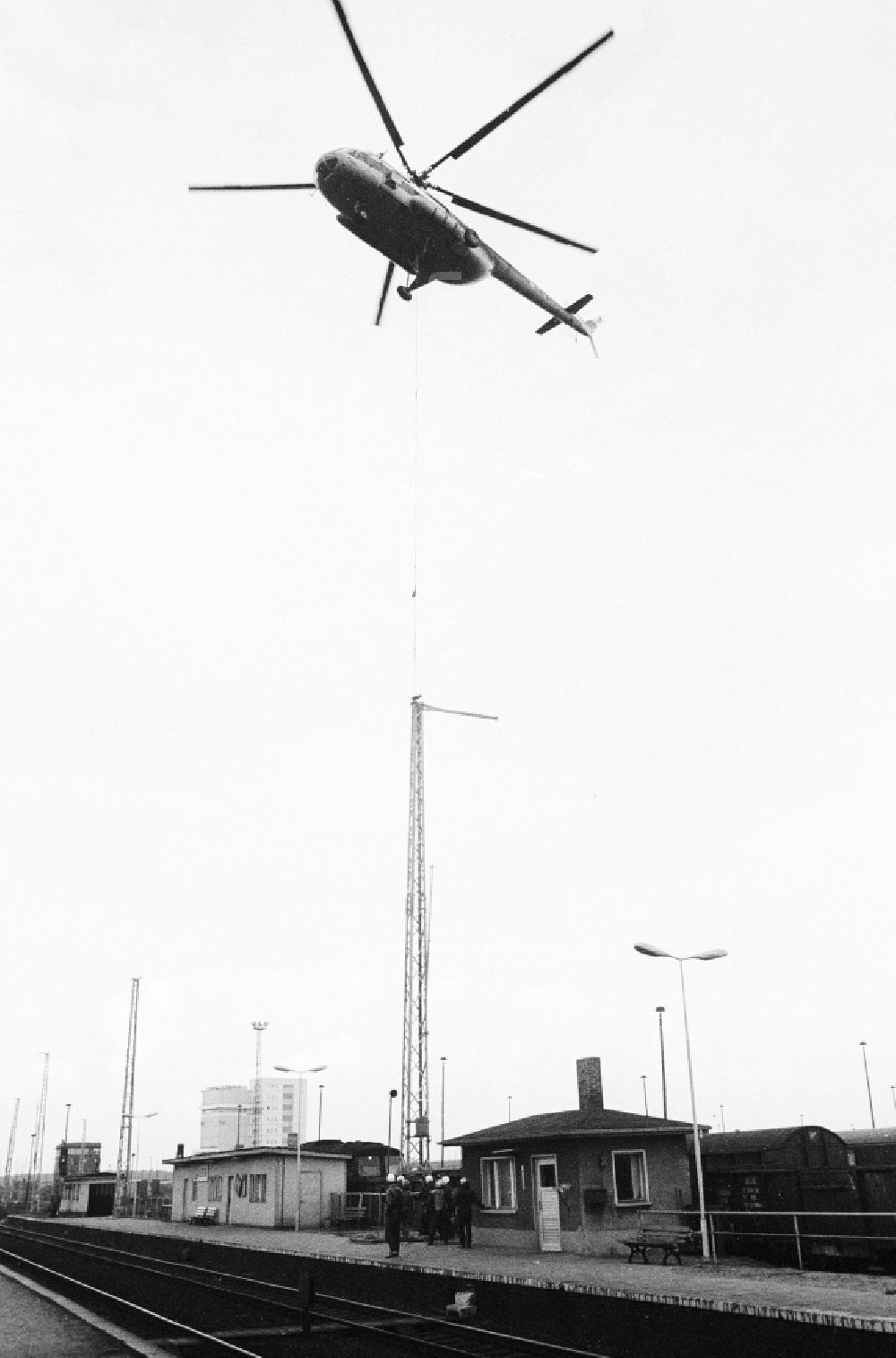 GDR photo archive: Seddiner See - A transport helicopter of the type Mi8 transports driving poles to the railway station Seddin of the German national railway in Seddiner See in the federal state Brandenburg in the area of the former GDR, German democratic republic