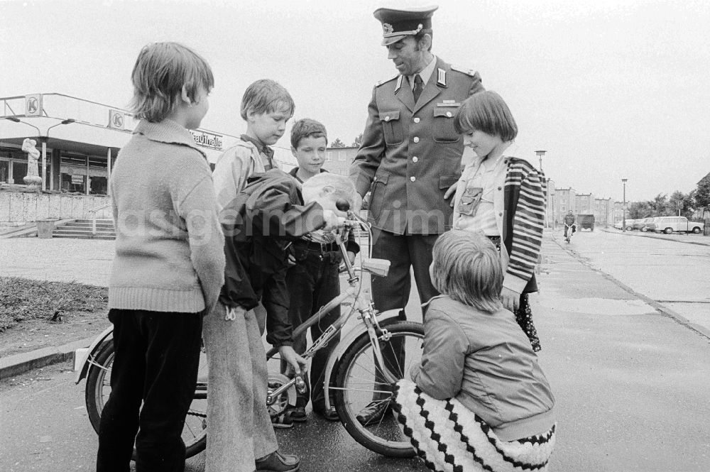 Berlin: A member of the People's Police / of segment authorised representative (ABV) with the road safety education in Berlin, the former capital of the GDR, German democratic republic. Here he controls the traffic suitability of a bicycle of the children
