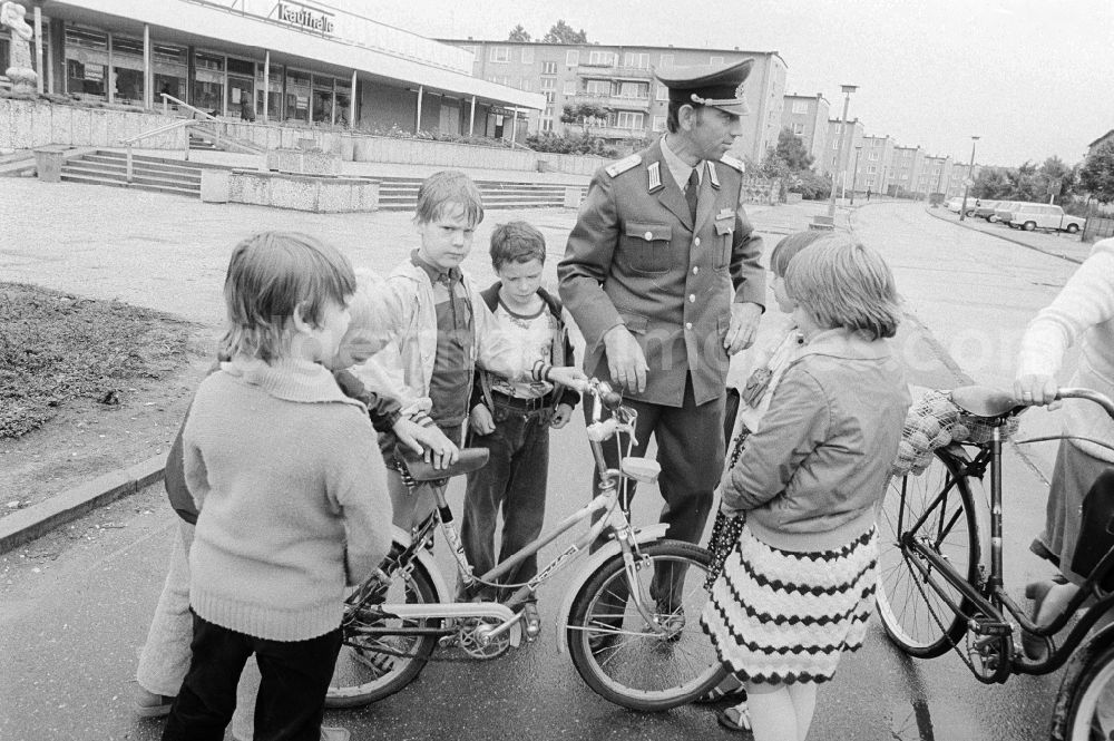 GDR image archive: Berlin - A member of the People's Police / of segment authorised representative (ABV) with the road safety education in Berlin, the former capital of the GDR, German democratic republic. Here he controls the traffic suitability of a bicycle of the children