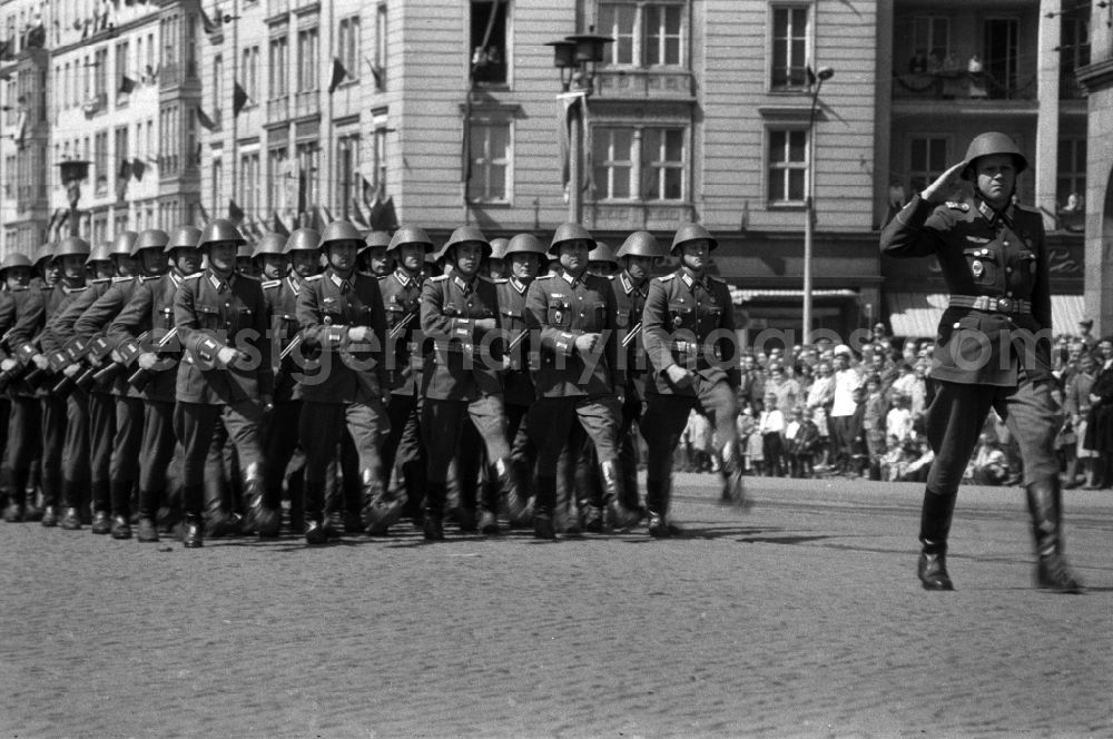 Magdeburg: A delegation of the land forces of the NVA at the parade on