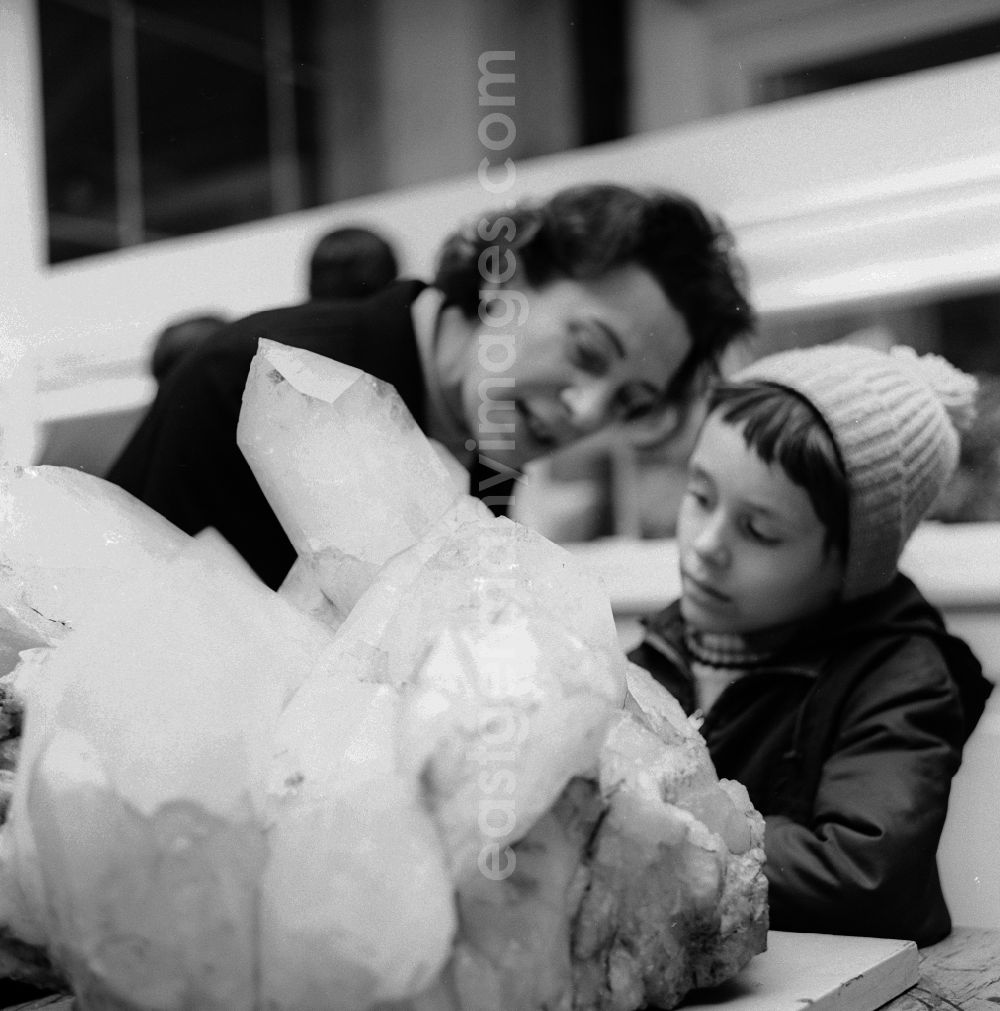 GDR image archive: Berlin - A grandmother and her grandson marvel at a large crystal mineral stone in the Natural History Museum in Berlin, the former capital of the GDR, German Democratic Republic