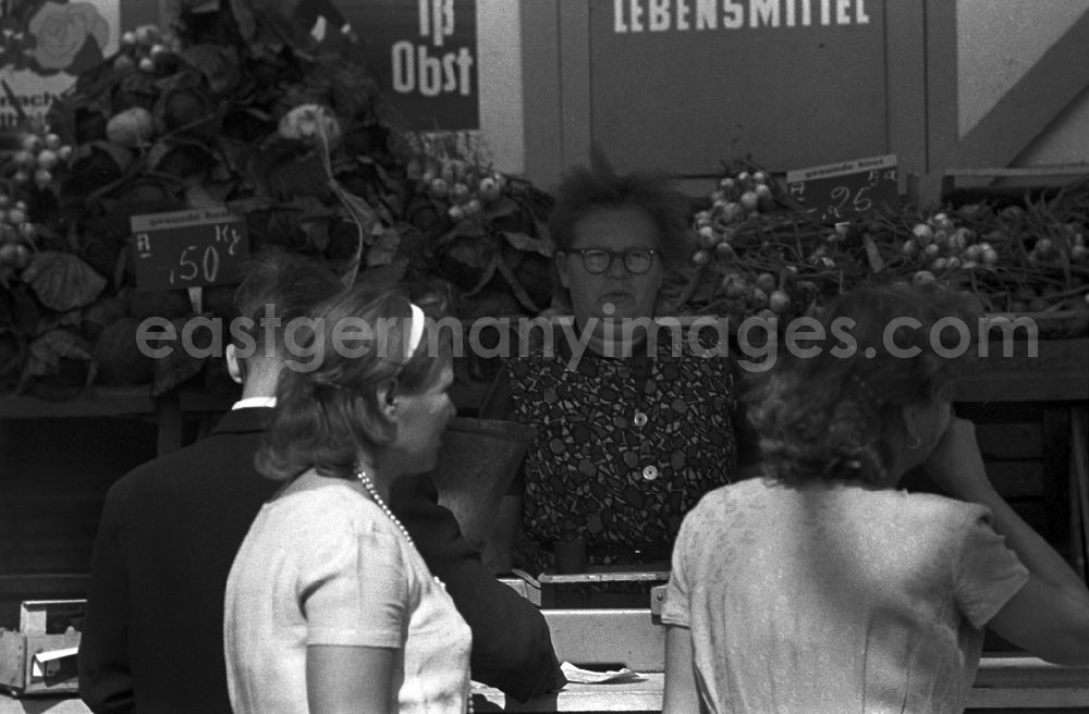 GDR picture archive: Magdeburg - A saleswoman with an apron at a vegetable stand in Magdeburg in Saxony - Anhalt