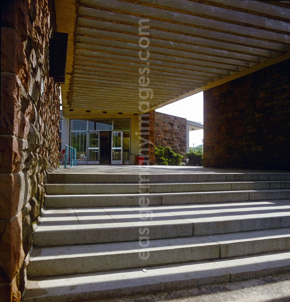 GDR image archive: Berlin - Entrance to the Alfred Brehm House / Predator House in the Tierpark Berlin in Berlin, the former capital of the GDR, German Democratic Republic