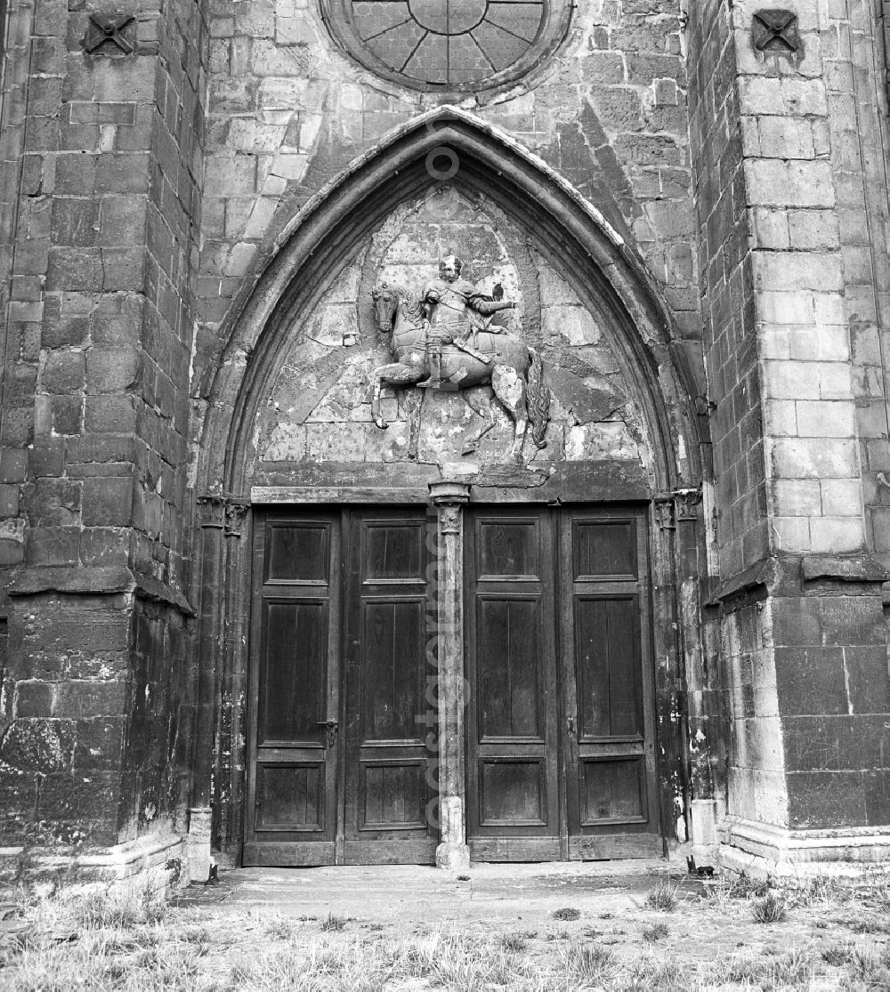 GDR image archive: Halberstadt - Gate to the entrance area der Martinikirche - St. Martini on Martiniplan in Halberstadt in the state Saxony-Anhalt on the territory of the former GDR, German Democratic Republic
