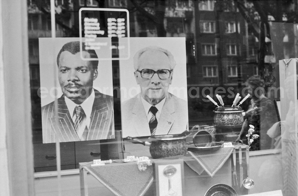 Berlin: Shopping street with politicians' posters from Mengistu Haile Mariam and Erich Honecker in the shop window as propaganda for a state visit in the Friedrichshain district of Berlin East Berlin in the area of ??the former GDR, German Democratic Republic