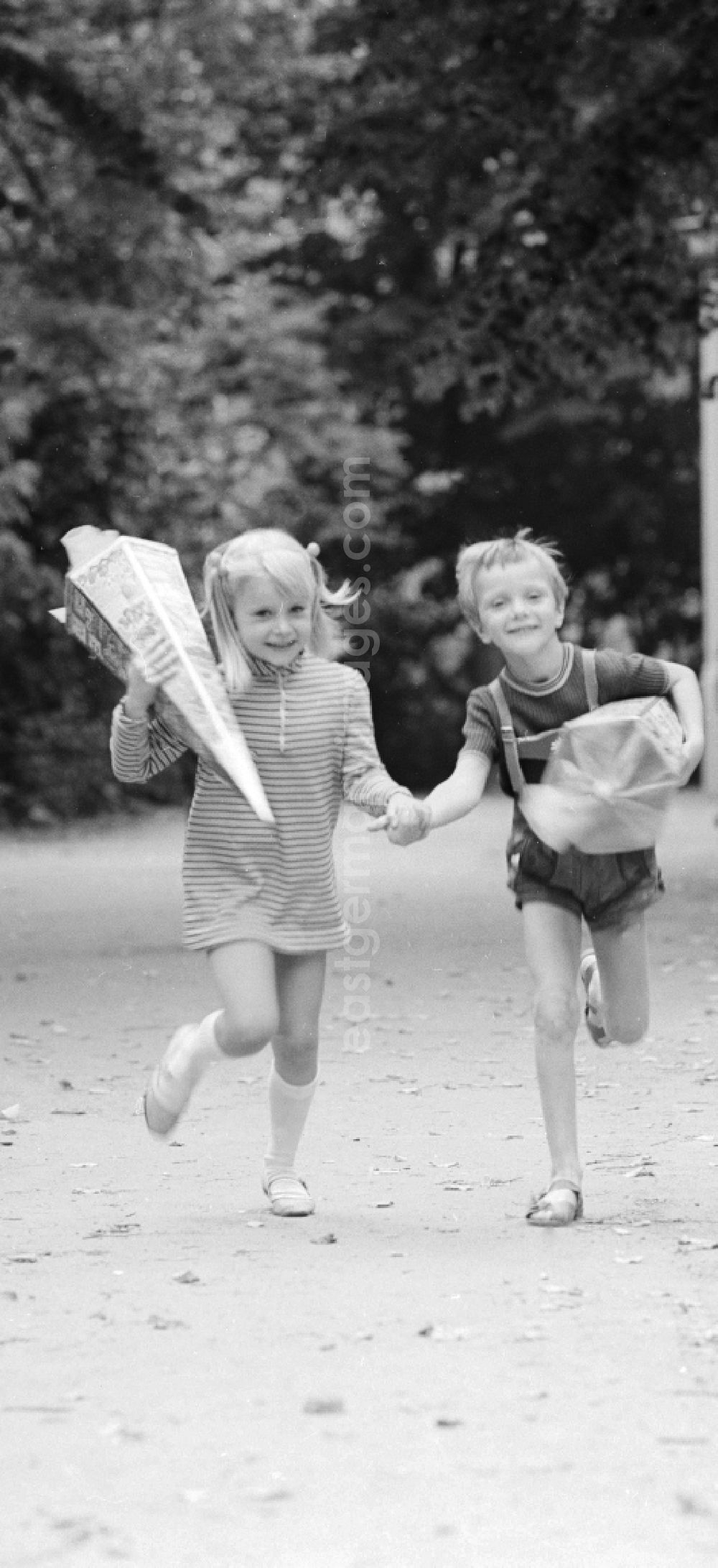 GDR photo archive: Berlin - Two first graders with their bags of sugar in Berlin, the former capital of the GDR, German Democratic Republic