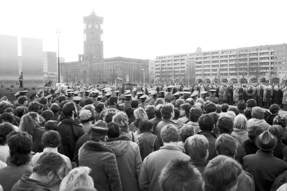 GDR picture archive: Berlin - Inauguration of the Marx Engels Forum with Erich Honecker in the district Mitte in Berlin Eastberlin on the territory of the former GDR, German Democratic Republic