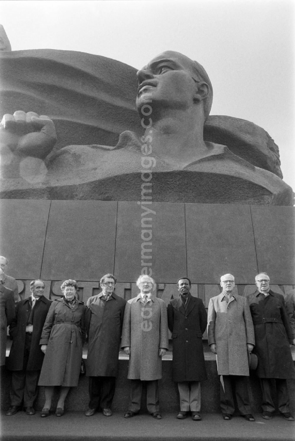 GDR picture archive: Berlin - Inauguration of Thaelmannpark with Erich Honecker, General Secretary of the SED, in Berlin